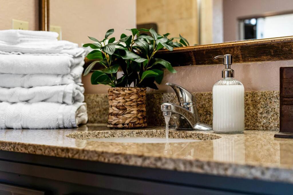 Designer Corner 3br/2ba - Disney, Universal, Convention Center & Seaworld Apartamento *
